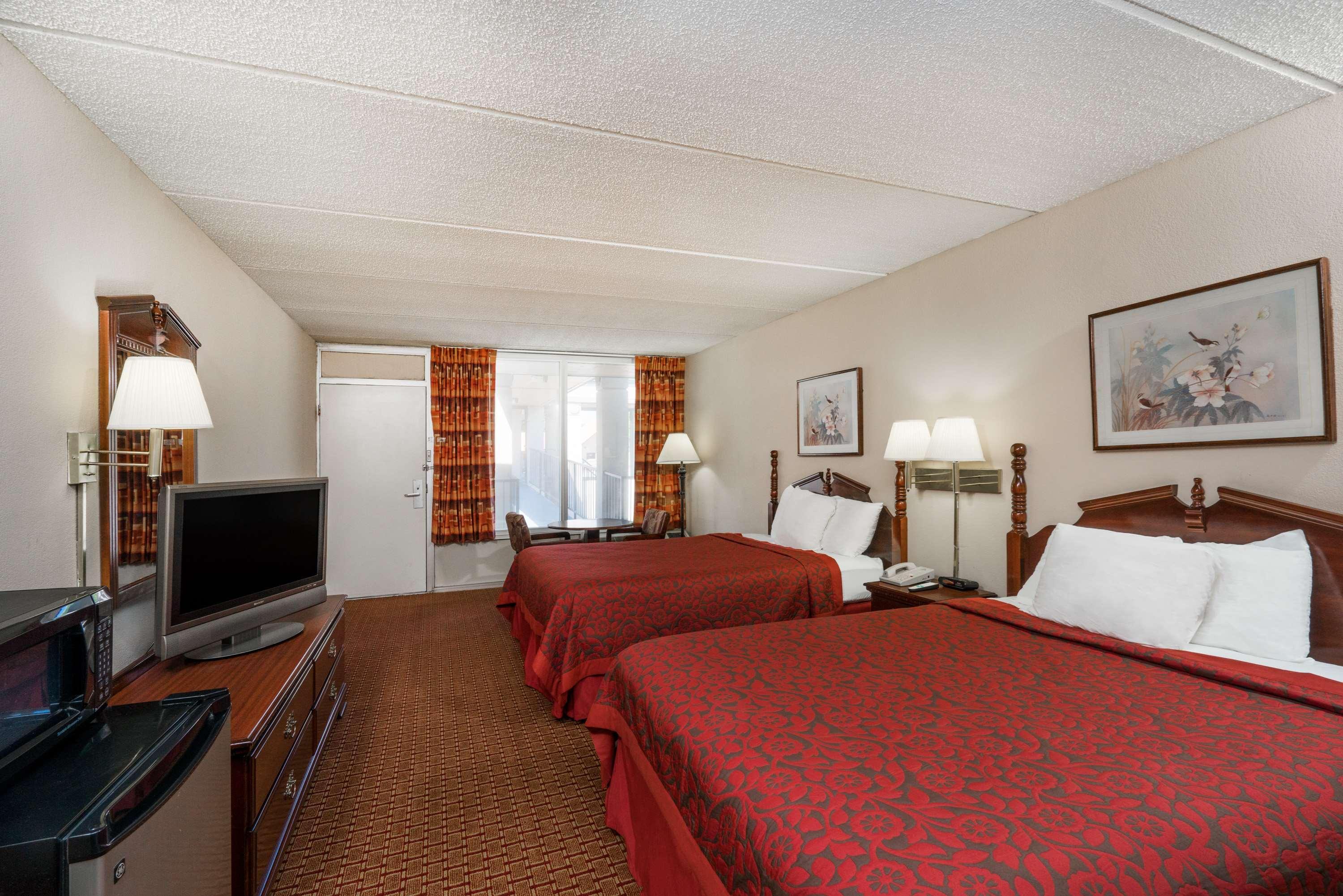 Days Inn By Wyndham Hurricane Mills Eksteriør bilde