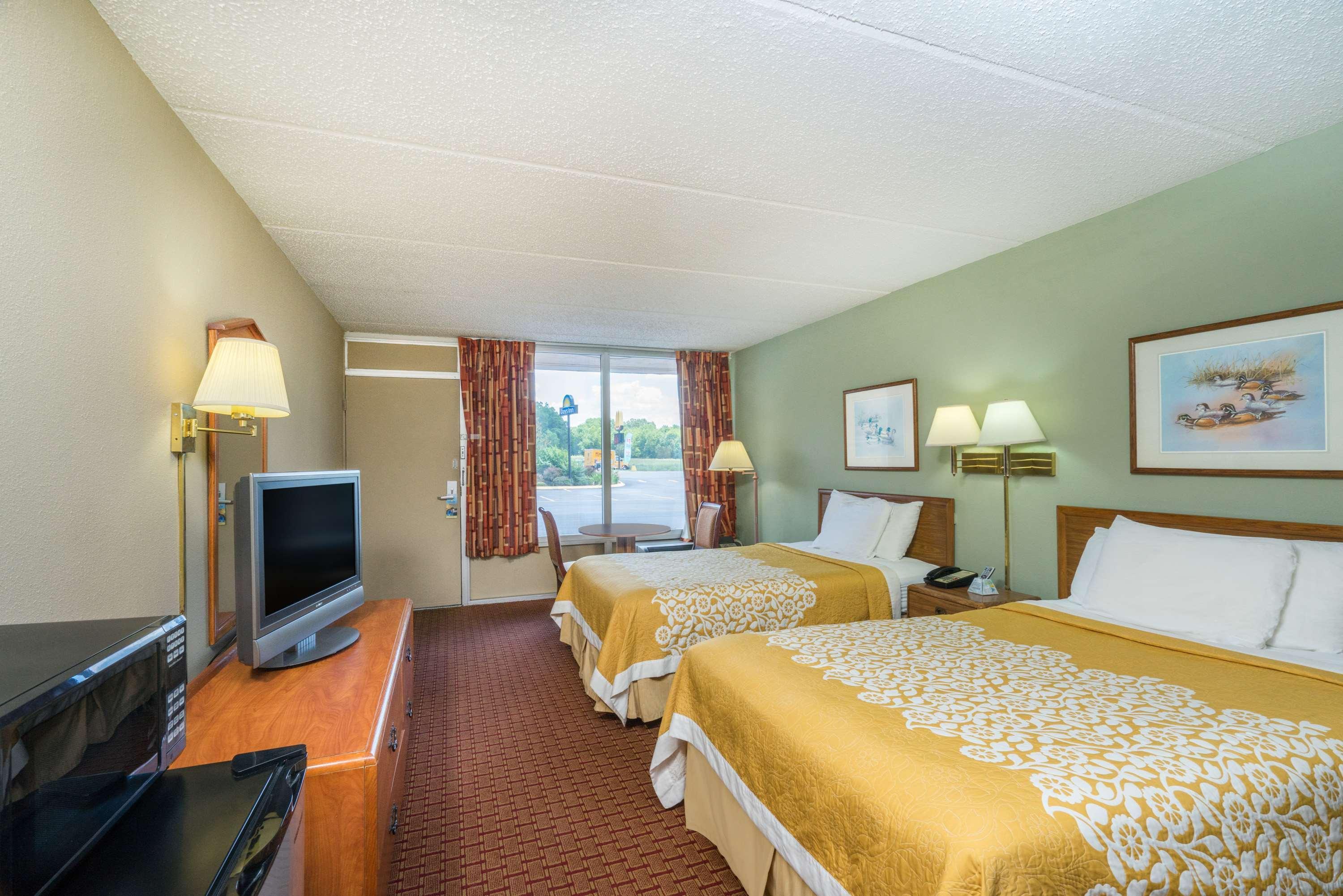 Days Inn By Wyndham Hurricane Mills Eksteriør bilde