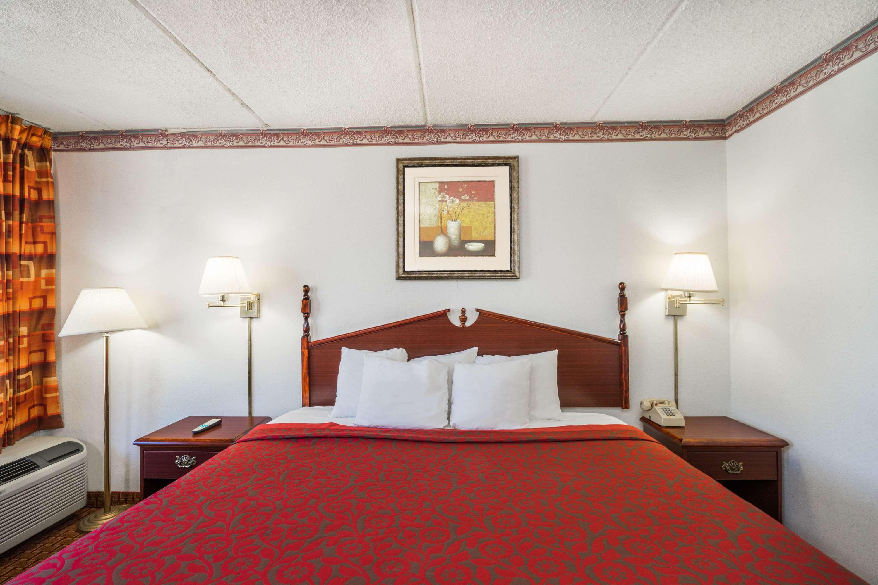 Days Inn By Wyndham Hurricane Mills Eksteriør bilde