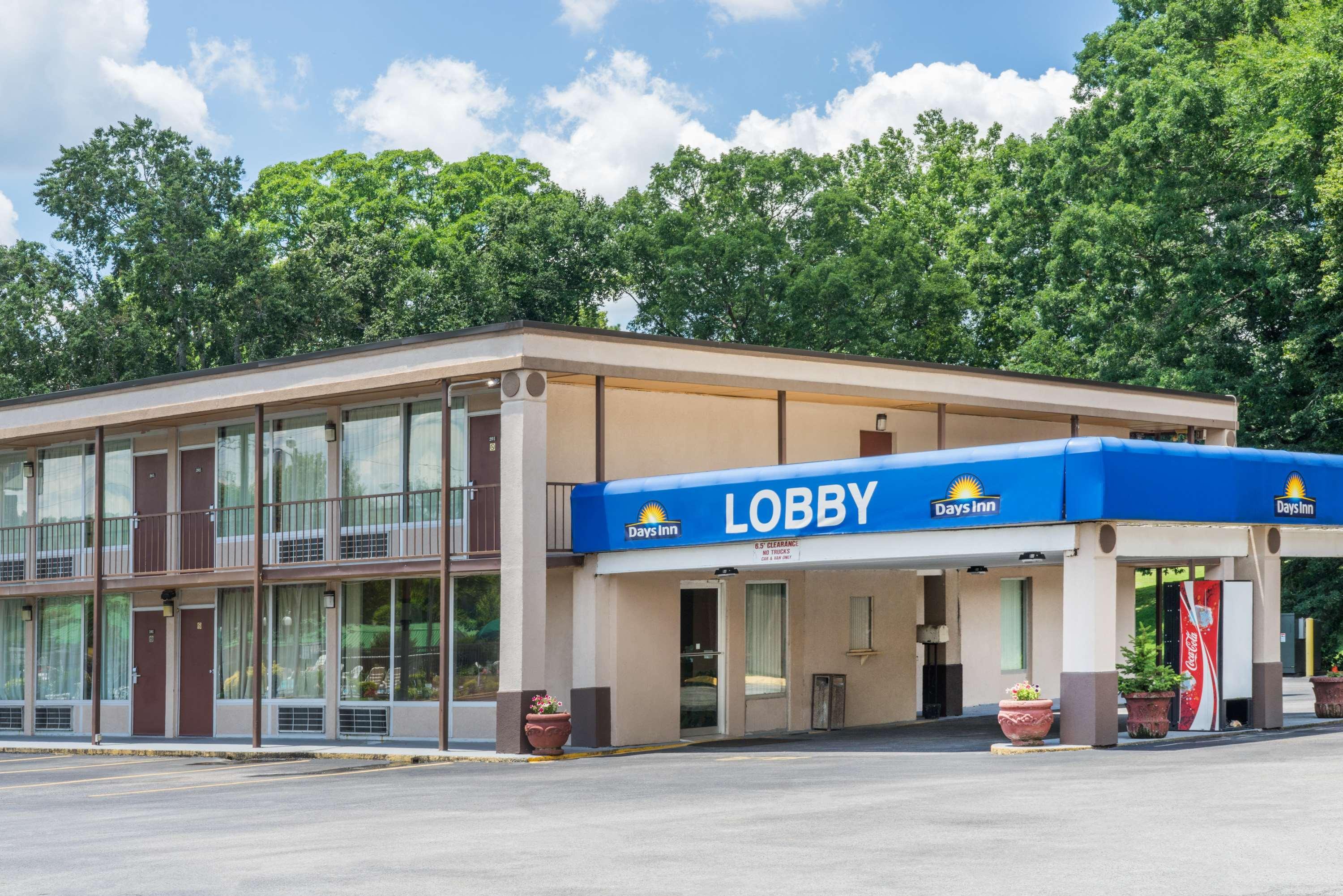 Days Inn By Wyndham Hurricane Mills Eksteriør bilde