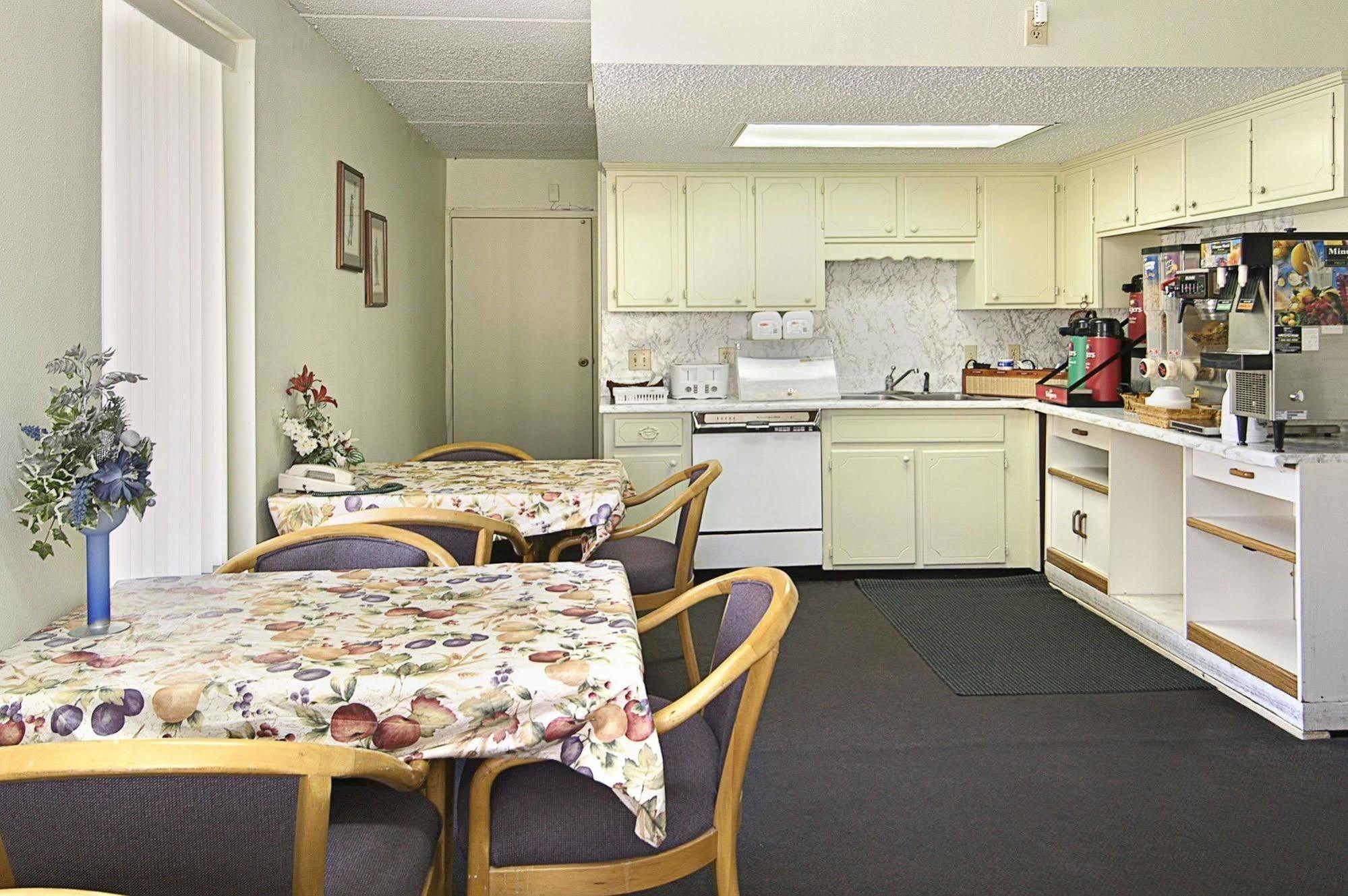 Days Inn By Wyndham Hurricane Mills Restaurant bilde