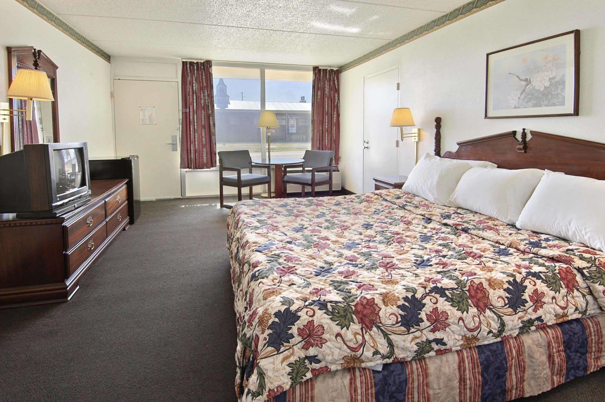 Days Inn By Wyndham Hurricane Mills Eksteriør bilde
